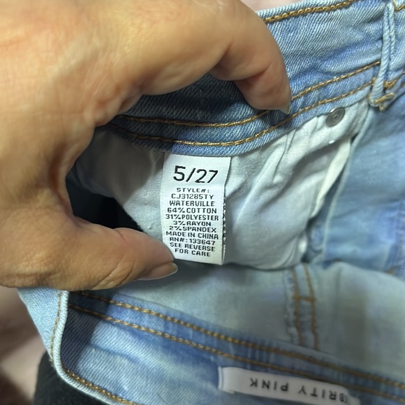 Celebrity Pink Dark Wash Mill Valley Distressed Denim Shorts, Junior’s Sz. 5/27. - Picture 7 of 9